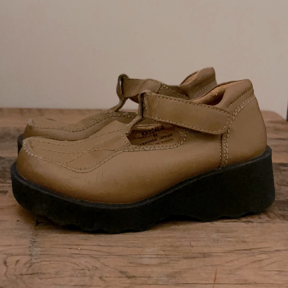 Vintage butterscotch leather platforms size 11
